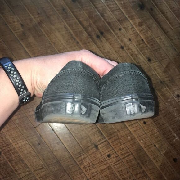 Solid youth Vans, size 4 - Picture 4 of 6